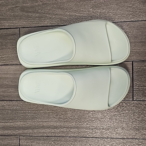 Zara Women's Mint Green Rubberized Platform Slides Sz 9 EUC - Picture 2 of 12
